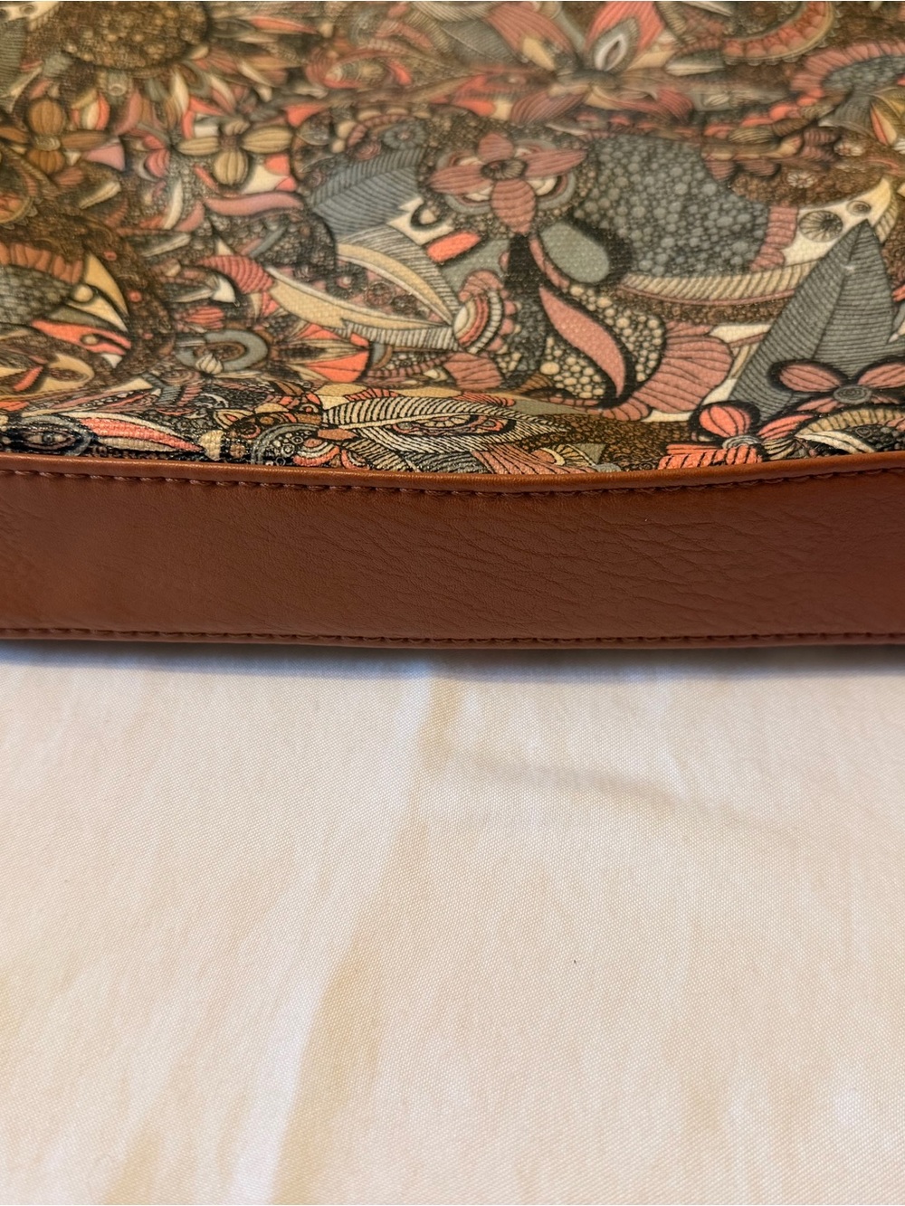 Sakroots Large Floral Crossbody Bag Brown Trim - Picture 4 of 8